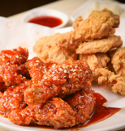 반반치킨 Fried Half Plain Half Yangyum Chicken